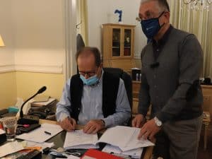 Συμβάσεις για την παράκαμψη Δολιανών και την επισκευή του κτηρίου Δημητρακόπουλου στην Καρύταινα υπέγραψε ο περιφερειάρχης Π. Νίκας
