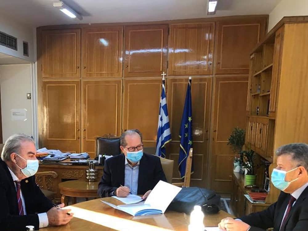Υπογράφηκε από τον περιφερειάρχη Πελοποννήσου Π. Νίκα και τον δήμαρχο Τριφυλίας Γ. Λεβεντάκη η σύμβαση για το αλιευτικό καταφύγιο Μαραθόπολης