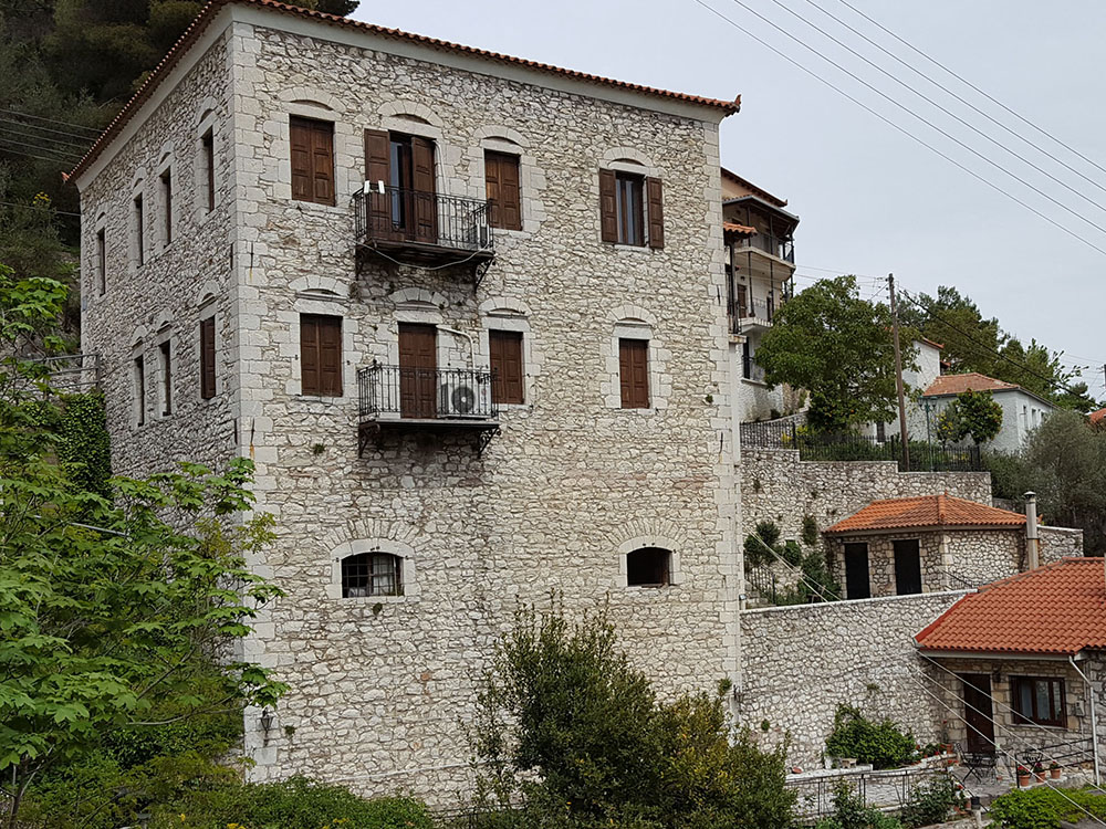 Σύμβαση για την ενεργειακή αναβάθμιση δημόσιου κτηρίου στην Καρύταινα υπέγραψε ο περιφερειάρχης Π. Νίκας