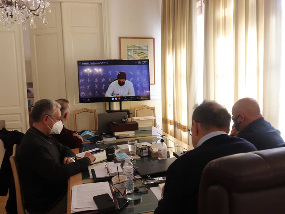 Τηλεσύσκεψη του περιφερειάρχη Πελοποννήσου Π. Νίκα με τον υφυπουργό Αθλητισμού Λ. Αυγενάκη