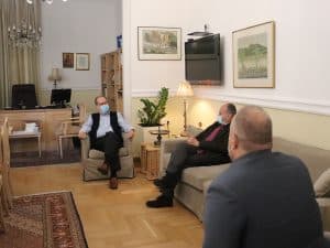 Η επαναλειτουργία του Club Hotel Casino Loutraki στη συνάντηση του περιφερειάρχη Π. Νίκα με εκπρόσωπο των νέων ιδιοκτητών
