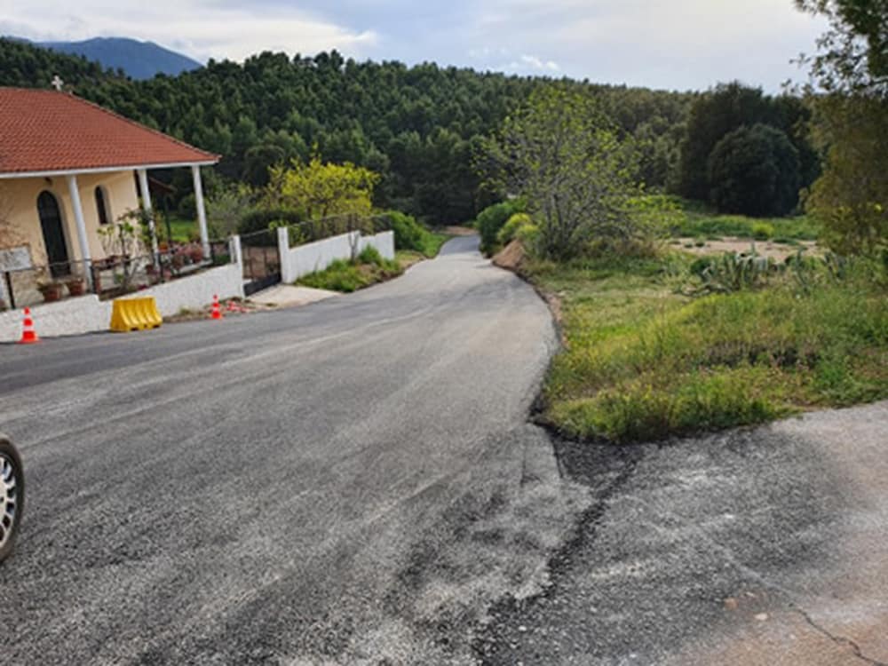 Ασφαλτοστρώθηκαν οι δρόμοι γύρω από την Ι.Μ. Παναγίας Φανερωμένης Χιλιομοδίου