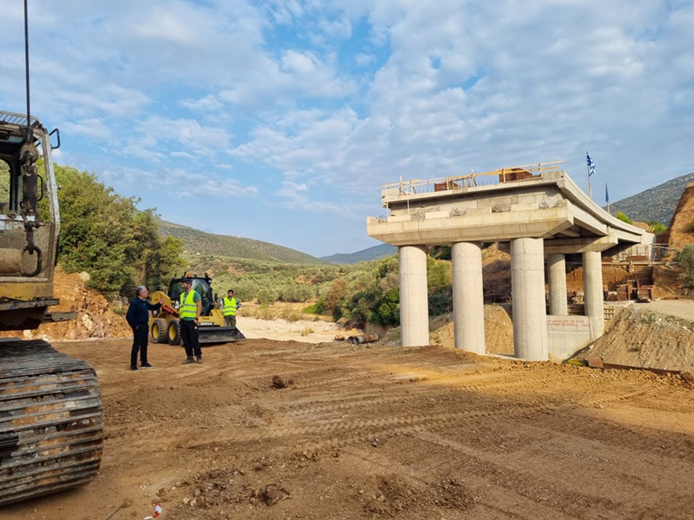 Θεμελιώθηκε το τελευταίο βάθρο της γέφυρας στην παράκαμψη Δολιανών