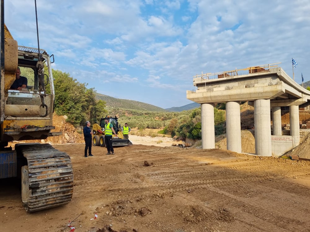 Θεμελιώθηκε το τελευταίο βάθρο της γέφυρας στην παράκαμψη Δολιανών