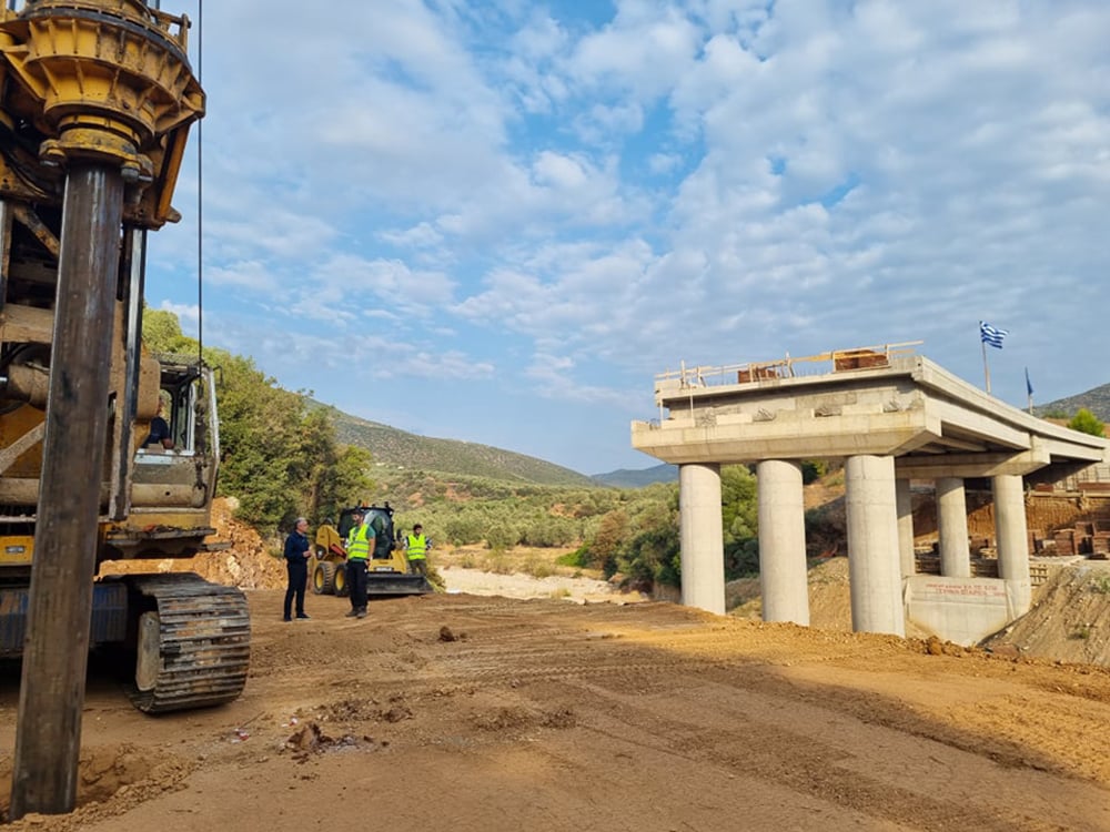 Θεμελιώθηκε το τελευταίο βάθρο της γέφυρας στην παράκαμψη Δολιανών