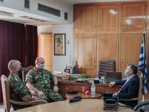 Εθιμοτυπική επίσκεψη από την ηγεσία της 77 ΜΕ στον αντιπεριφερειάρχη Μεσσηνίας