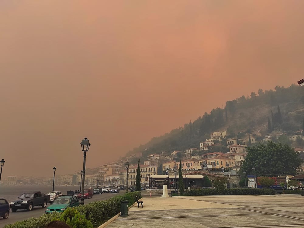 Δύσκολη παραμένει η κατάσταση με τις πυρκαγιές στην Περιφέρεια Πελοποννήσου