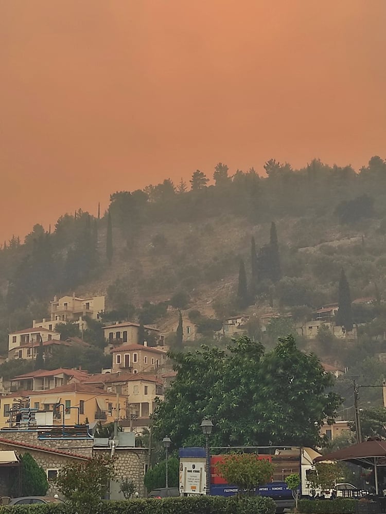 Δύσκολη παραμένει η κατάσταση με τις πυρκαγιές στην Περιφέρεια Πελοποννήσου
