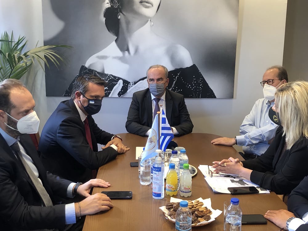 Ο σχεδιασμός και ο προγραμματισμός του ΣΔΑΜ αντικείμενο ενημέρωσης από τον αναπληρωτή υπουργό Ανάπτυξης και Επενδύσεων Νίκο Παπαθανάση προς τον περιφερειάρχη Πελοποννήσου Π. Νίκα και δημάρχους