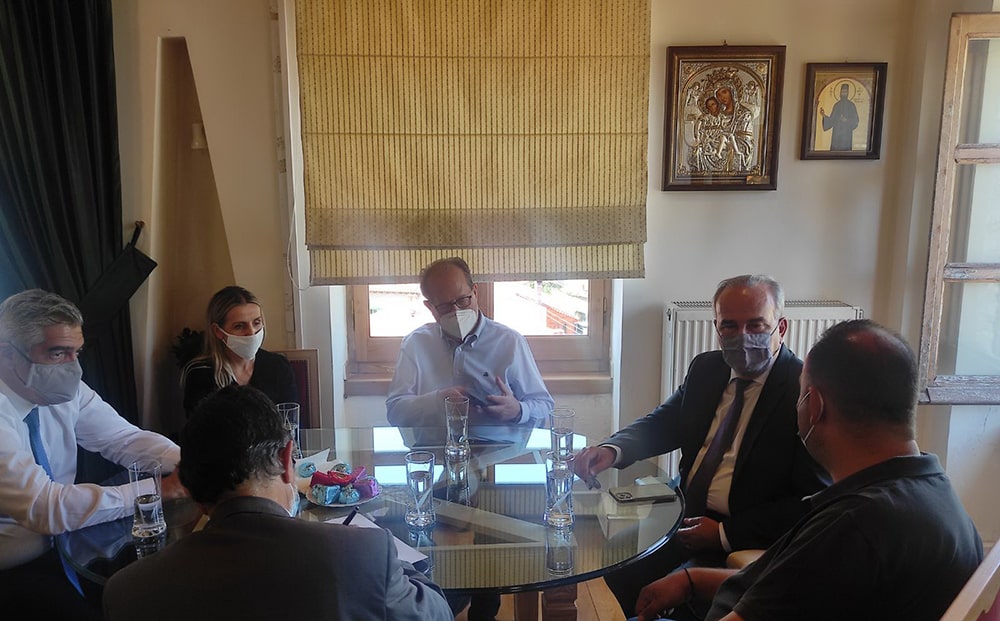 Ο σχεδιασμός και ο προγραμματισμός του ΣΔΑΜ αντικείμενο ενημέρωσης από τον αναπληρωτή υπουργό Ανάπτυξης και Επενδύσεων Νίκο Παπαθανάση προς τον περιφερειάρχη Πελοποννήσου Π. Νίκα και δημάρχους