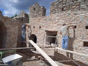 Αυτοψία στο έργο αποκατάστασης των κελιών του κτηριακού συγκροτήματος της μονής Ταξιάρχη Μιχαήλ