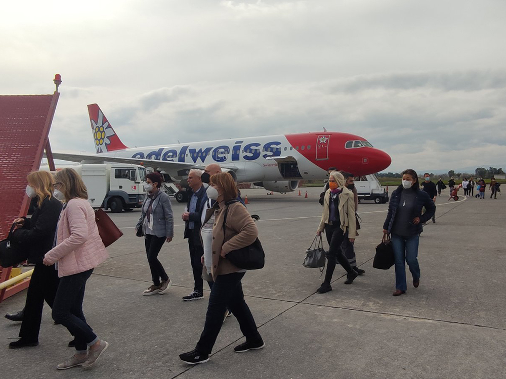Οι πρώτες τουριστικές πτήσεις του 2022 έφθασαν χθες Κυριακή στο αεροδρόμιο της Καλαμάτας