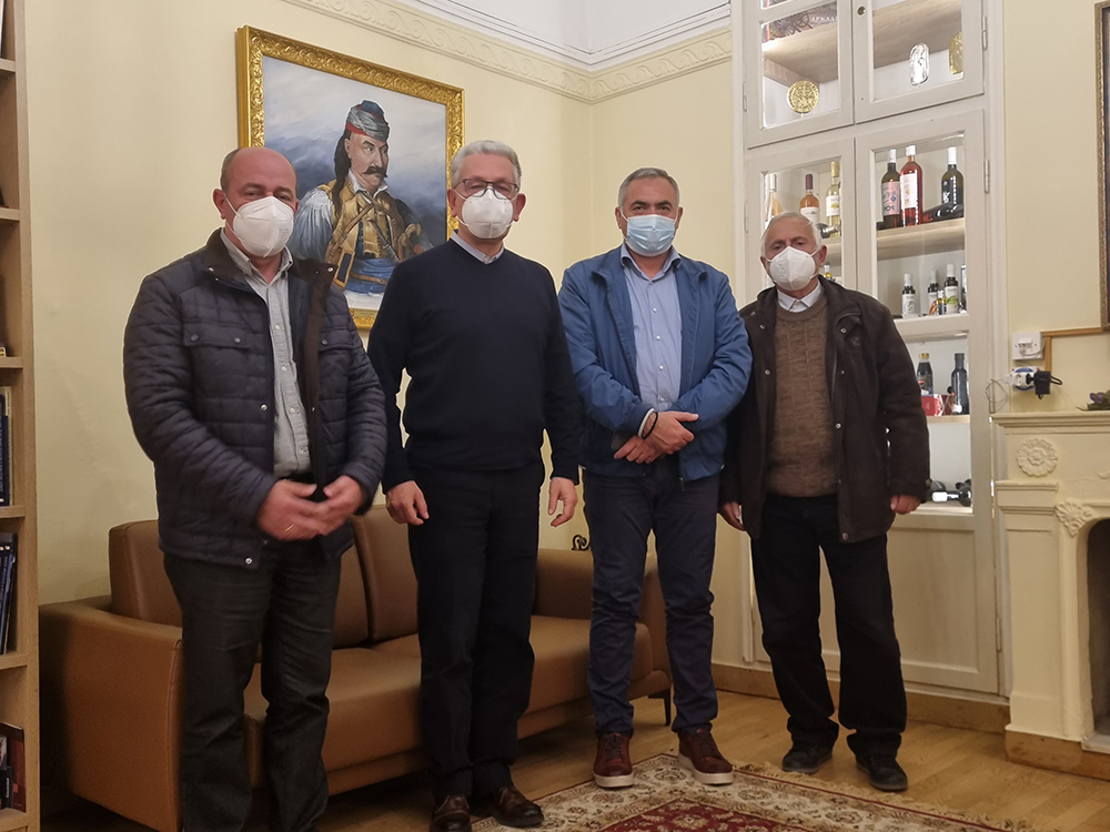 Συνάντηση του αντιπεριφερειάρχη Χρ. Λαμπρόπουλου με Ελληνες ομογενείς της Αλβανίας