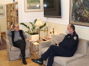 Εθιμοτυπική επίσκεψη στον περιφερειάρχη Πελοποννήσου Π. Νίκα από τον ταξίαρχο της ΕΛΑΣ Π. Μάνδαλο