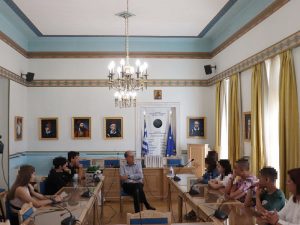 Επίσκεψη στον περιφερειάρχη Πελοποννήσου Π. Νίκα μαθητών και μαθητριών από το 1ο Γυμνάσιο Αργους