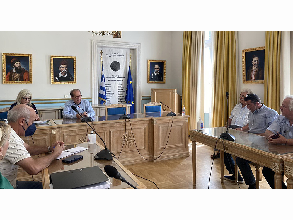 Συνάντηση του περιφερειάρχη Πελοποννήσου Π. Νίκα με εργολάβους δακοκτονίας