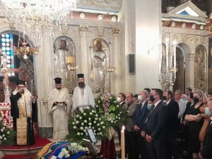 Ο περιφερειάρχης Πελοποννήσου Π. Νίκας στην κηδεία του πρώην δημάρχου Καλαμάτας Π. Κουμάντου