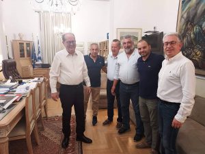 Το γήπεδο στο Παράλιο Αστρος στη συνάντηση του περιφερειάρχη Πελοποννήσου Π. Νίκα με εκπροσώπους του ΜΑΝΟ “Αχιλλέας”