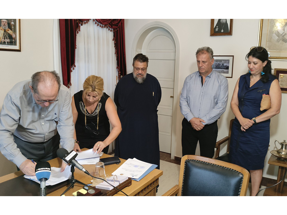Τη σύμβαση ανακατασκευής του Κορφιωτάκειου υπέγραψε ο περιφερειάρχης Πελοποννήσου Π. Νίκας σήμερα Δευτέρα στη Μητρόπολη Μεσσηνίας