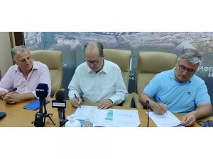 Συμβάσεις έργων στη Μεσσηνία ύψους 3,2 εκ ευρώ υπέγραψε ο περιφερειάρχης Πελοποννήσου Π. Νίκας, σήμερα Πέμπτη, στην Καλαμάτα