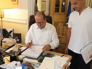 Συνάντηση του περιφερειάρχη Π. Νίκα στο υπουργείο Υποδομών και Μεταφορών, επίδοση της τεχνικής έκθεσης επί της ΜΕΠΕ του αντιπλημμυρικού έργου της Καλαμάτας
