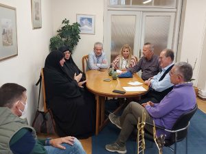 Συνάντηση του περιφερειάρχη Πελοποννήσου Π. Νίκα με την ηγουμένη της Μονής Καλαμίου για τα έργα αναστήλωσης στο μοναστήρι