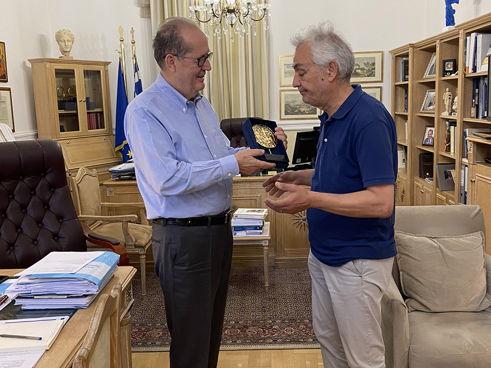 Συνάντηση του περιφερειάρχη Πελοποννήσου Π. Νίκα με τον συνταξιοδοτηθέντα διευθυντή Αναπτυξιακού Προγραμματισμού της Περιφέρειας