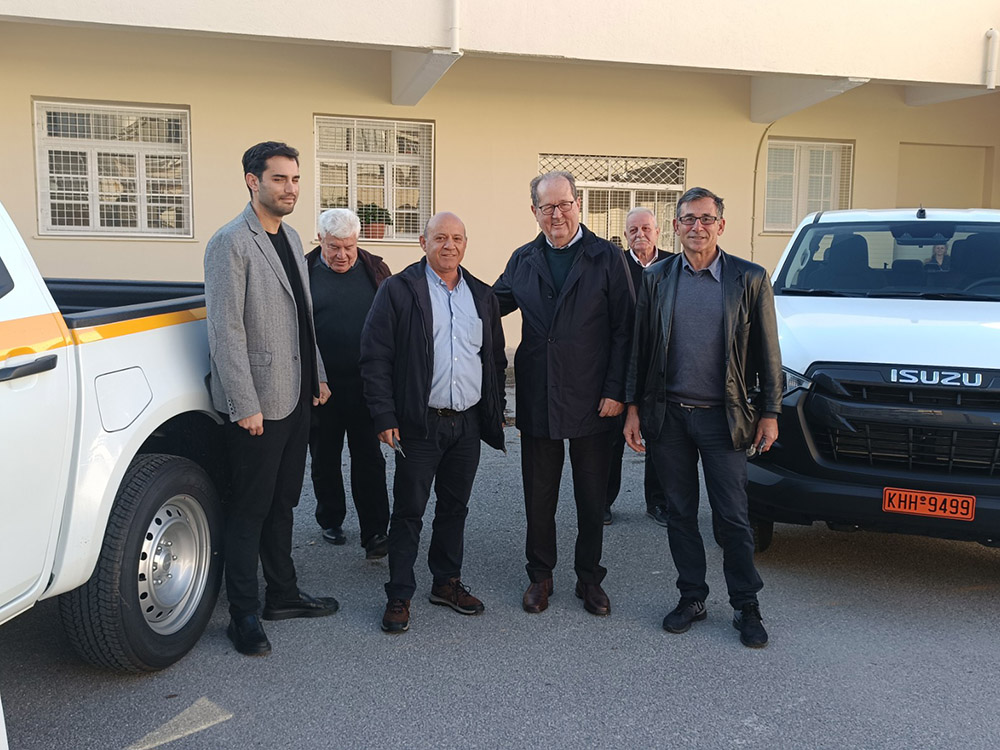 Παραδόθηκαν στην Π.Ε. Μεσσηνίας από τον περιφερειάρχη Πελοποννήσου Π. Νίκα δύο νέα οχήματα 4x4