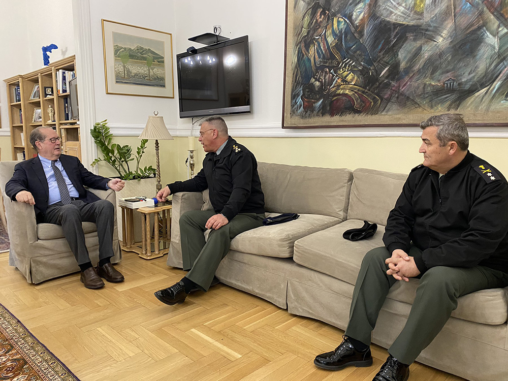 Συνάντηση του περιφερειάρχη Πελοποννήσου Π. Νίκα με τον απερχόμενο και τον νέο διοικητή ΔΙΚΕ