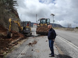 Αυτοψία στα έργα στο σημείο των καταπτώσεων στην ε.ο. Τρίπολης - Πύργου, στην περιοχή των Λαγκαδίων