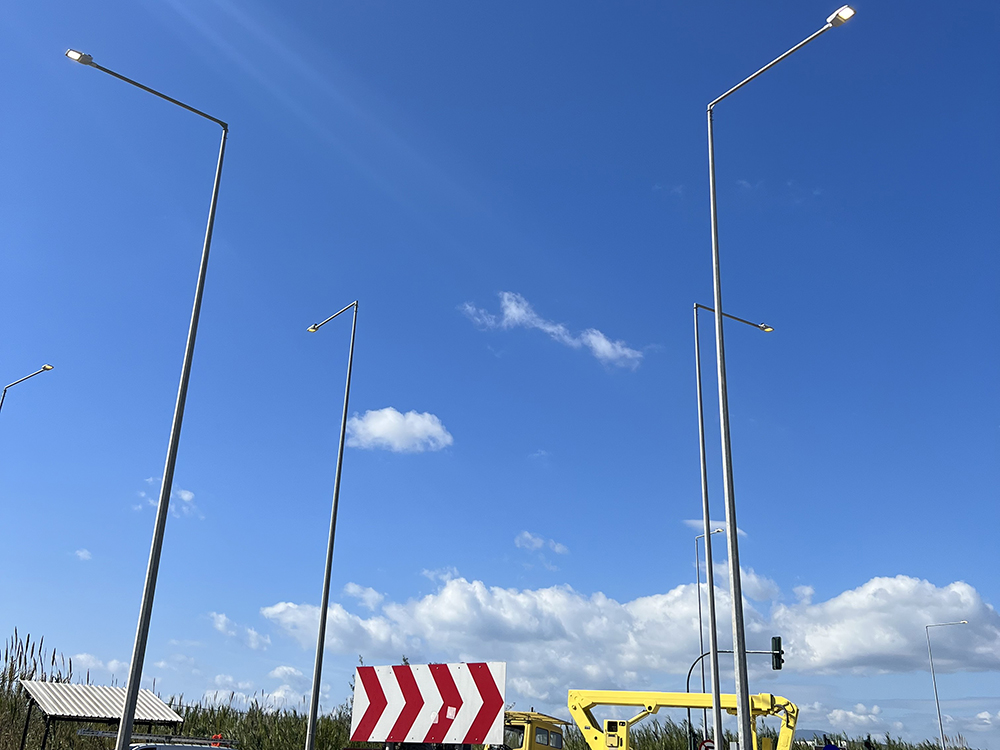 Σε εξέλιξη το έργο αναβάθμισης του οδοφωτισμού στο επαρχιακό και εθνικό οδικό δίκτυο της Περιφέρειας Πελοποννήσου