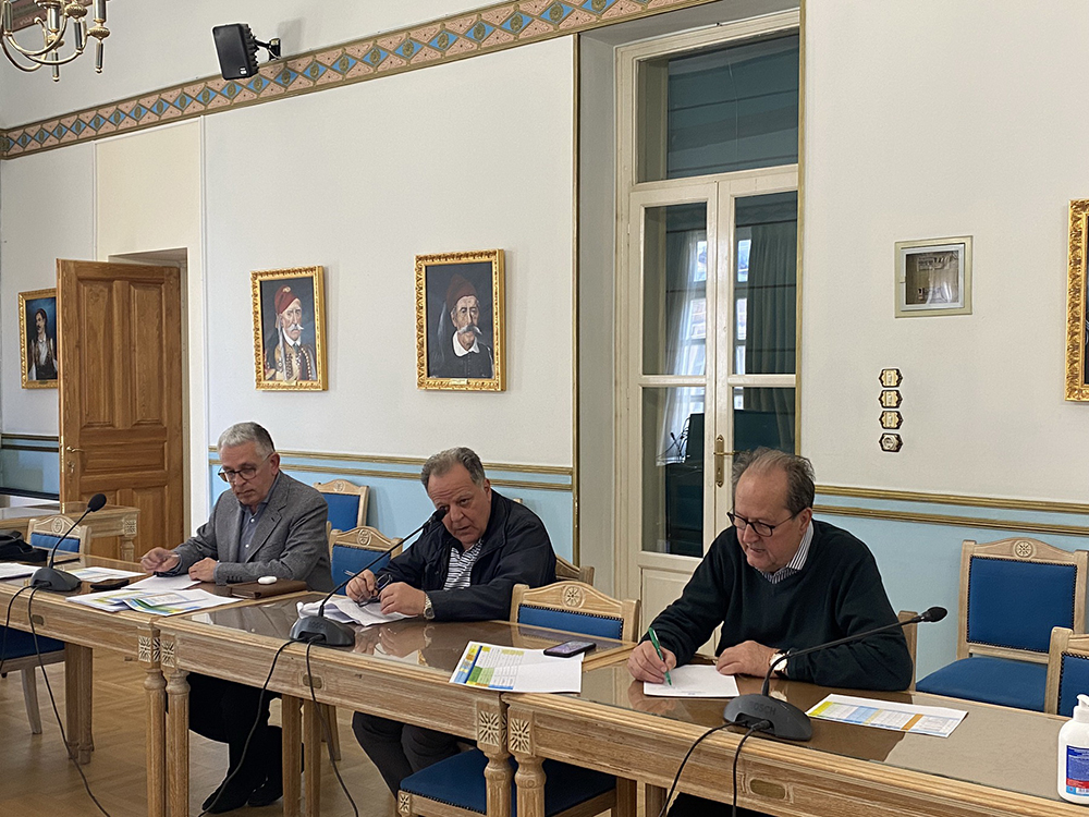 Σύσκεψη υπό τον περιφερειάρχη Πελοποννήσου Π. Νίκα για τη δρομολόγηση των διαδικασιών κατασκευής διοικητηρίου της Περιφέρειας, στην Τρίπολη