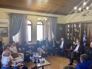Ο περιφερειάρχης Πελοποννήσου Π. Νίκας στην Κόρινθο, σε σύσκεψη με τον πρόεδρο του ΟΑΣΠ Ε. Λέκκα, μετά τις σεισμικές δονήσεις στην περιοχή