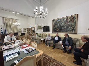 Συνάντηση του περιφερειάρχη Πελοποννήσου Π. Νίκα με εκπροσώπους ιδιοκτητών ταξί της Γορτυνίας