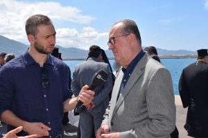 “Ντροπή για την ανθρωπότητα και τον πολιτισμό μας” δήλωσε ο περιφερειάρχης Πελοποννήσου Π. Νίκας στο τρισάγιο για τα θύματα του πολύνεκρου ναυαγίου στην Πύλο