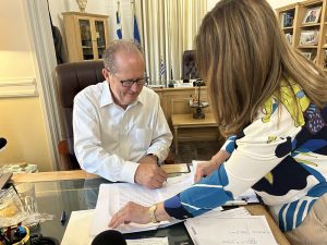 Συμβολαιογραφικές πράξεις για εκτάσεις στη Νυμφασία υπέγραψε ο περιφερειάρχης Πελοποννήσου Π. Νίκας για την δημιουργία του Αθλητικού Κέντρου Γορτυνίας