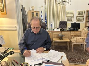 Συμφωνητικό για τις αθλητικές εγκαταστάσεις στην Σκοπή του Δήμου Τρίπολης υπέγραψε ο περιφερειάρχης Πελοποννήσου Π. Νίκας