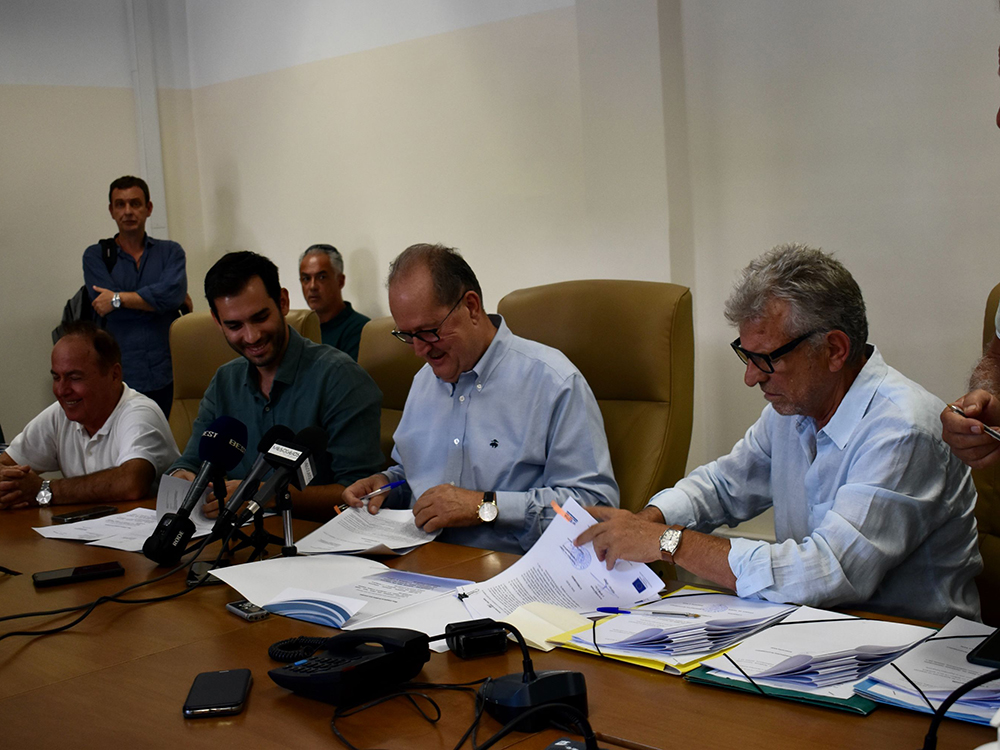 Ο περιφερειάρχης Πελοποννήσου Π. Νίκας υπέγραψε το συμφωνητικό για το Τζάνε – Καλαμάκι, υπογραφές ένταξης έργων της Μεσσηνίας στο ΠΠΑ Πελοποννήσου