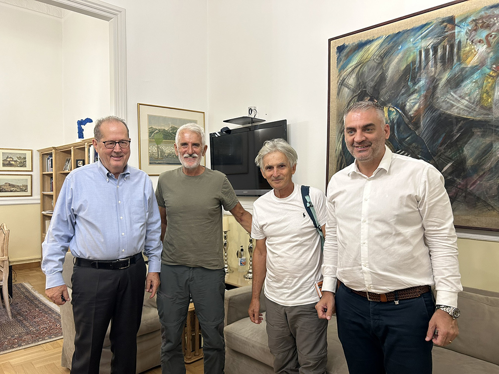 Συνάντηση του περιφερειάρχη Πελοποννήσου Π. Νίκα με εκπροσώπους του ΕΟΣ Καλαμάτας για το ορειβατικό καταφύγιο στο Εξωχώρι