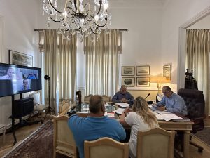 Τηλεδιάσκεψη του περιφερειάρχη Πελοποννήσου Π. Νίκα με τον αναπληρωτή υπουργό Εσωτερικών Θ. Λιβάνιο