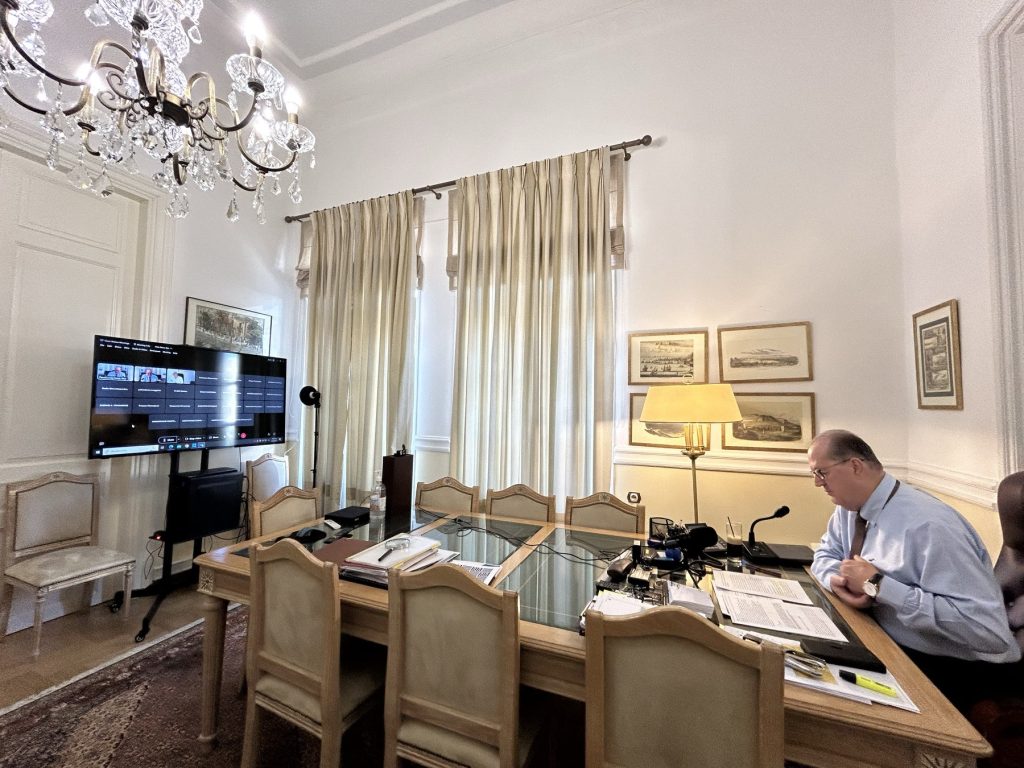 Ο περιφερειάρχης Πελοποννήσου Π. Νίκας, ως πρόεδρος της Επιτροπής Θεσμών της ΕΝΠΕ, στη συνεδρίαση της Διαρκούς Επιτροπής Δημόσιας Διοίκησης, Δημόσιας Τάξης και Δικαιοσύνης της Βουλής