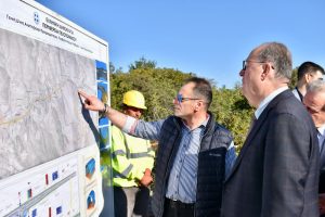 Μνημόνιο συνεργασίας Περιφέρειας Πελοποννήσου με ΕΦΑ Κορινθίας για τον συνδετήριο δρόμο της Αργολίδας με τον Α7 υπέγραψε ο περιφερειάρχης Π. Νίκας