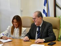 Συμβάσεις έργων 1,6 εκ ευρώ στη Μεσσηνία υπέγραψε ο περιφερειάρχης Πελοποννήσου Π. Νίκας στην Καλαμάτα, στα γραφεία της Π.Ε.
