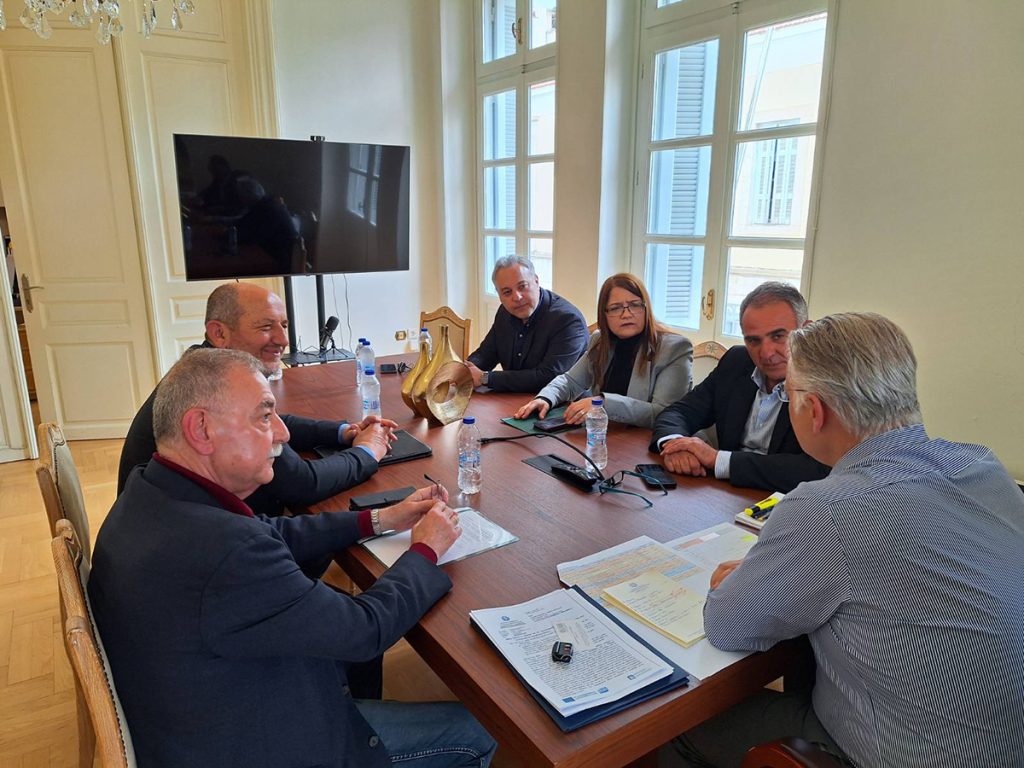 Συνάντηση εργασίας του Περιφερειάρχη Πελοποννήσου Δημήτρη Πτωχού με τη Διαχειριστική Ευρωπαϊκών Προγραμμάτων και τους εκπροσώπους των Επιμελητηρίων