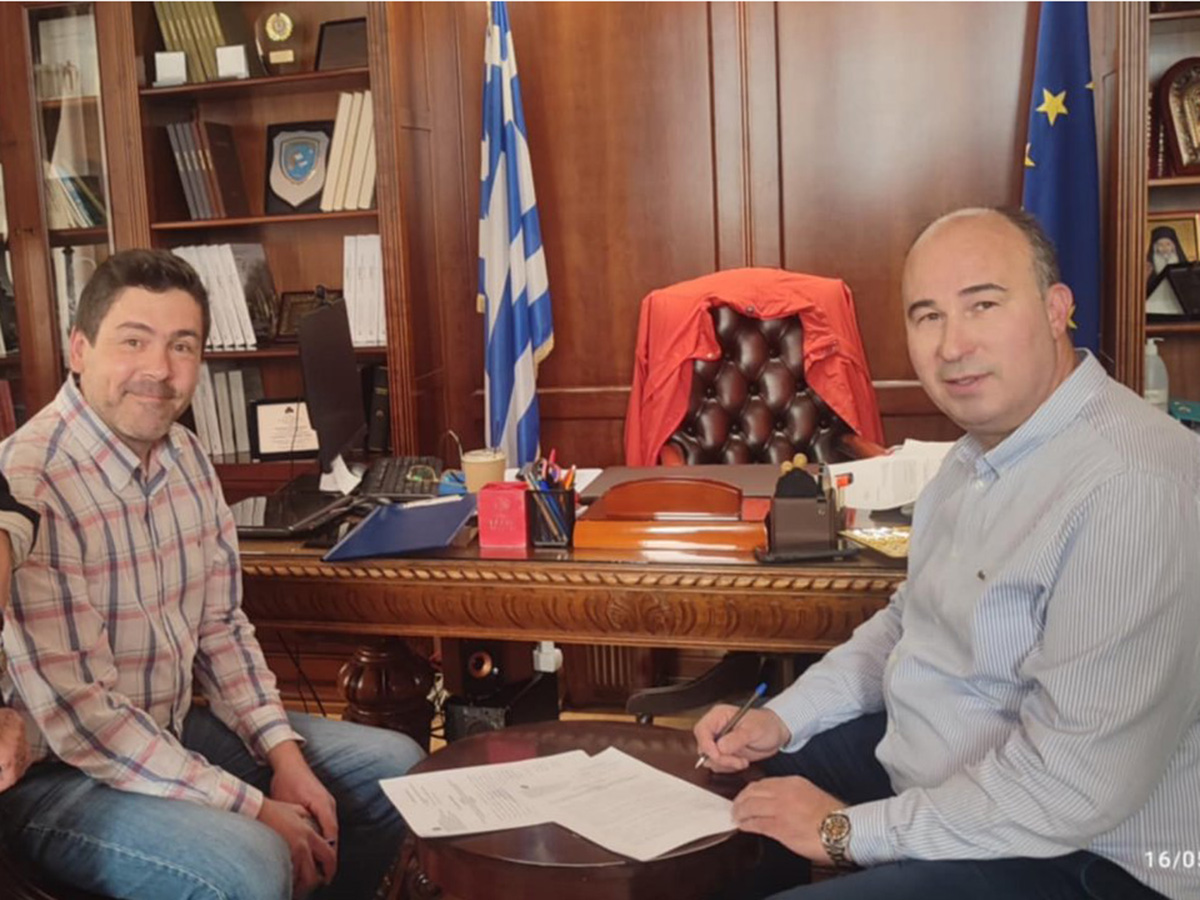 Υπεγράφη η σύμβαση για συμπληρωματικές εργασίες στο γήπεδο ποδοσφαίρου της Τ.Κ. Ροζενών στην ΠΕ Κορινθίας