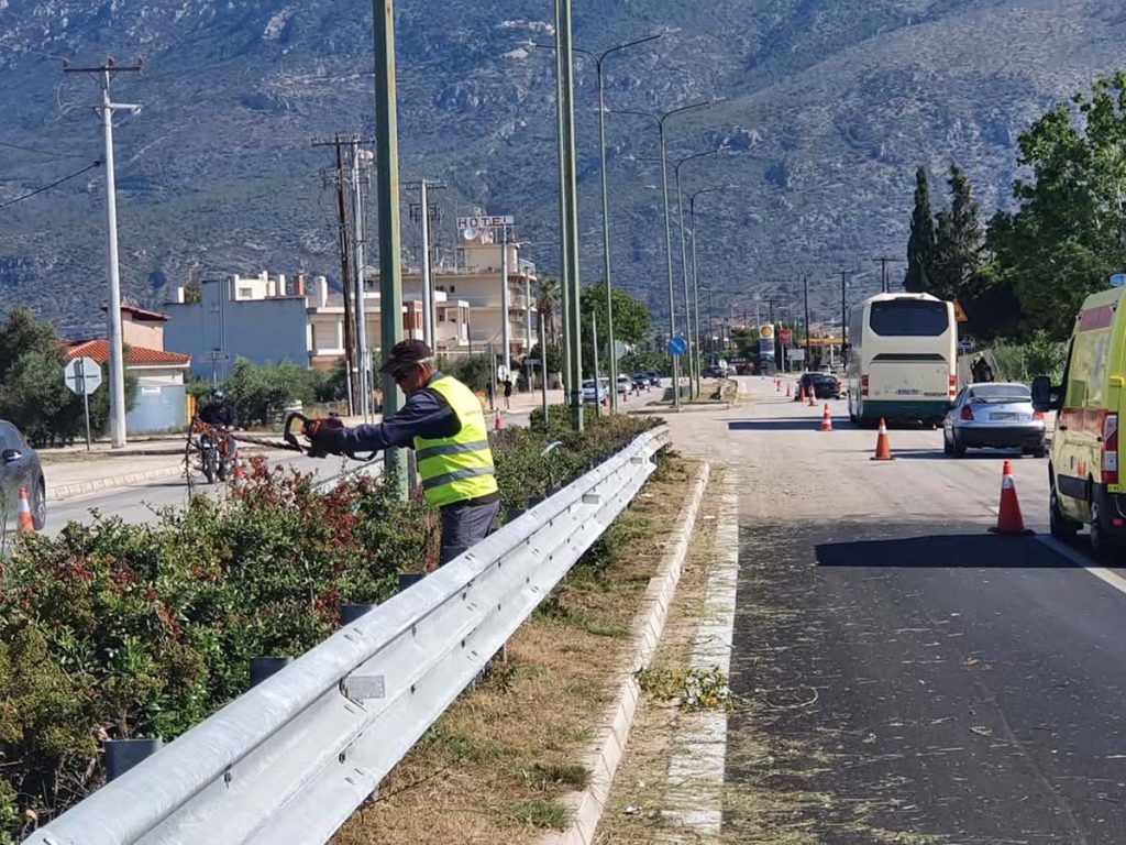Συνεχίζονται οι καθαρισμοί στο Οδικό Δίκτυο της Π.Ε. Κορινθίας – Παρεμβάσεις σε Κόρινθο και Λουτράκι από την Περιφέρεια Πελοποννήσου