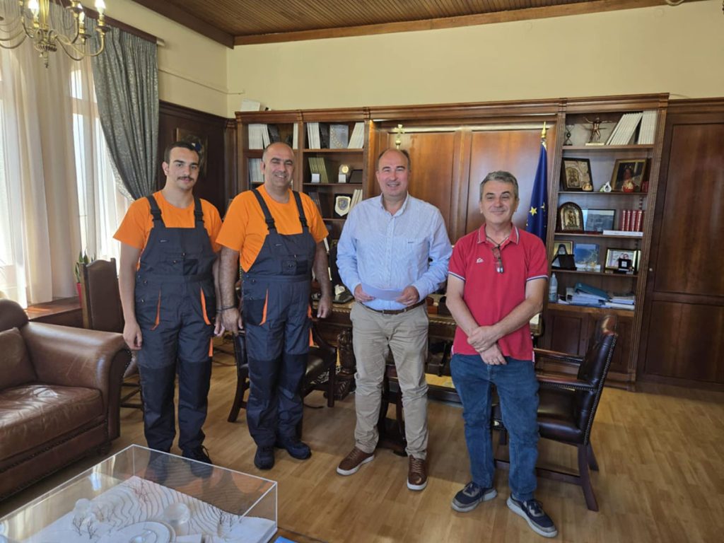 Υπεγράφη η σύμβαση για τον καθαρισμό πρανών, τάφρων και νησίδων στο οδικό δίκτυο της Π.Ε. Κορινθίας