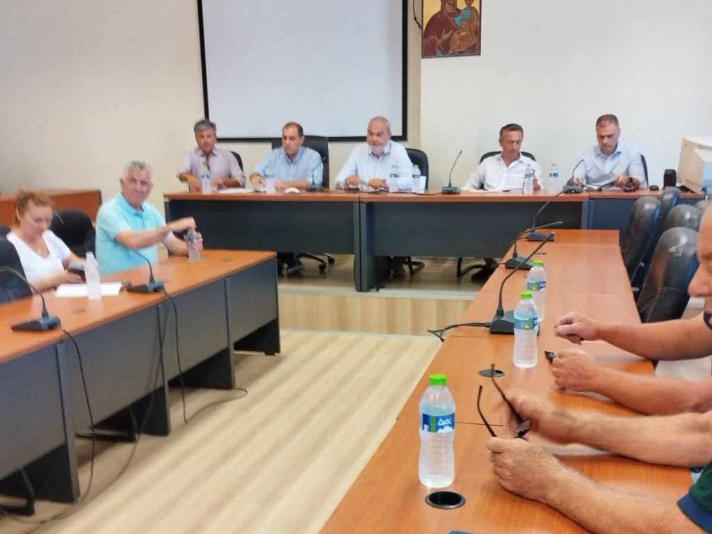 Σύσκεψη στο Δημαρχείο Τριφυλίας με τη συμμετοχή της Περιφέρειας για τις καταστροφές από την πυρκαγιά