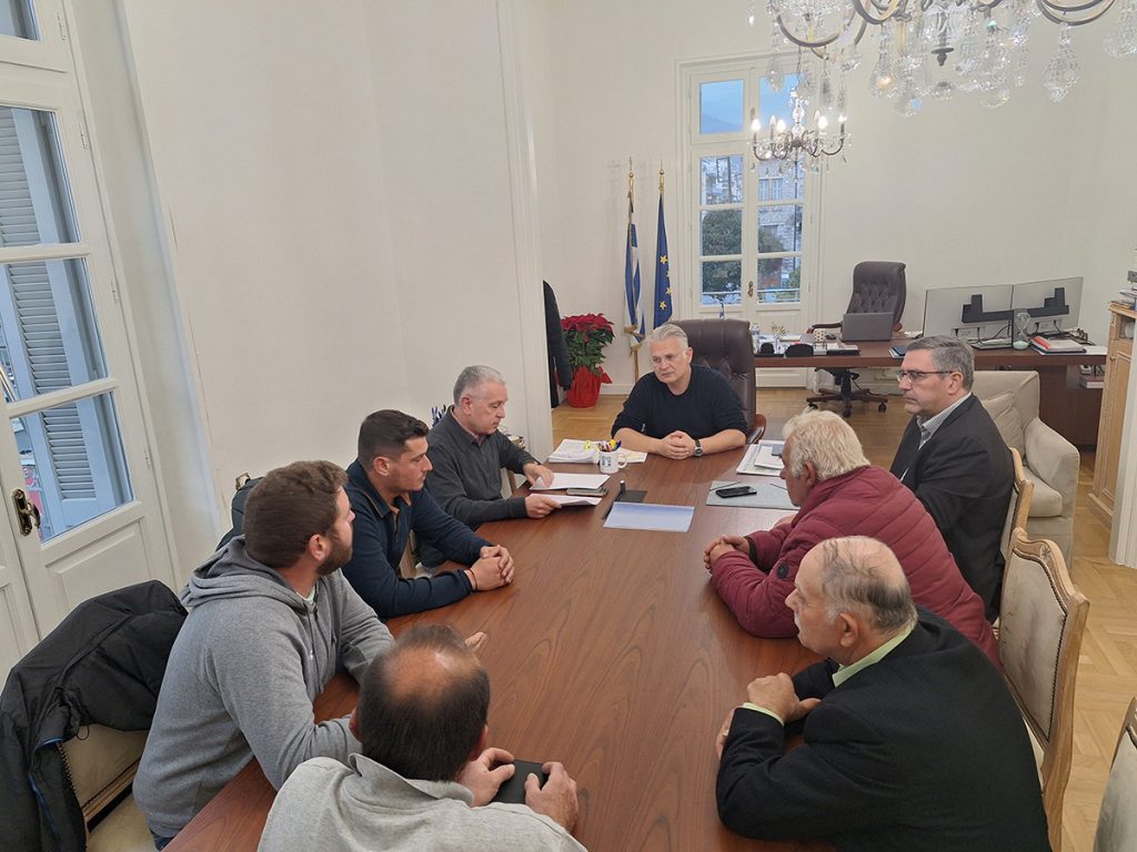 Συνάντηση με εκπροσώπους κτηνοτρόφων και αγροτών στην Περιφέρεια Πελοποννήσου