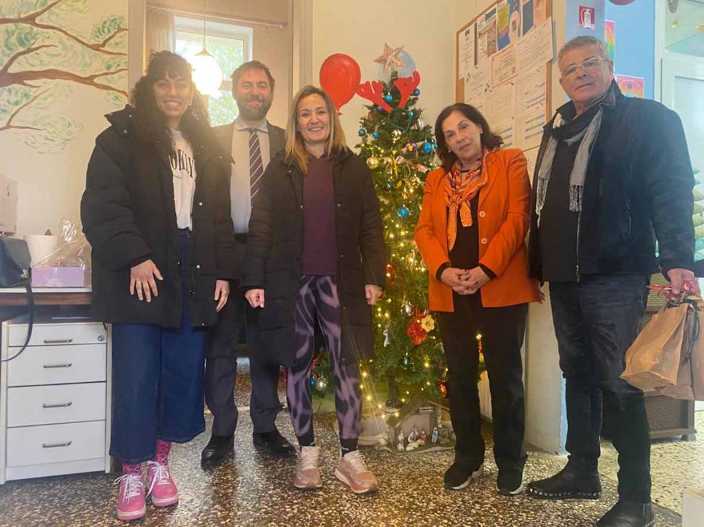 Χριστουγεννιάτικες επισκέψεις και ευχές αγάπης σε ειδικά σχολεία και γηροκομεία της Κορινθίας από την Περιφέρεια Πελοποννήσου